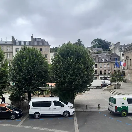 アパート 75m2 Plein Centre Face A La Mairie *