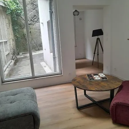 75m2 Plein Centre Face A La Mairie モルレー